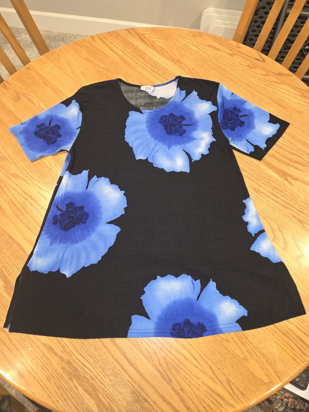 Jostar Women’s M Medium Blue Floral Poppy Slinky Knit Tunic Top Blouse